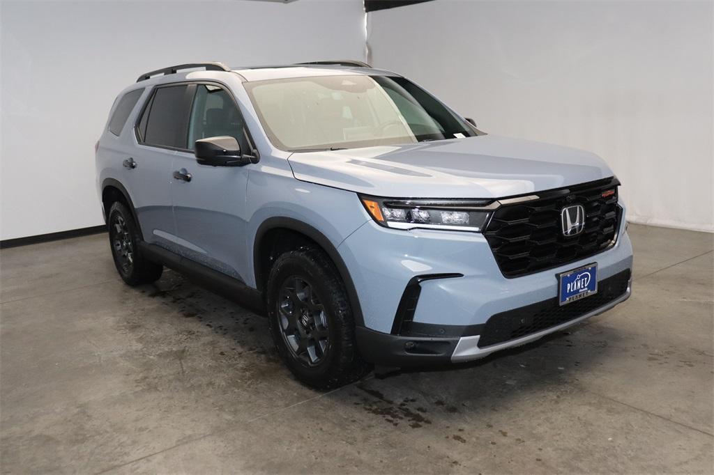new 2025 Honda Pilot car, priced at $48,622