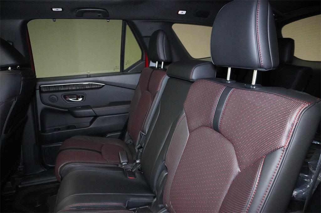new 2025 Honda Pilot car, priced at $55,270