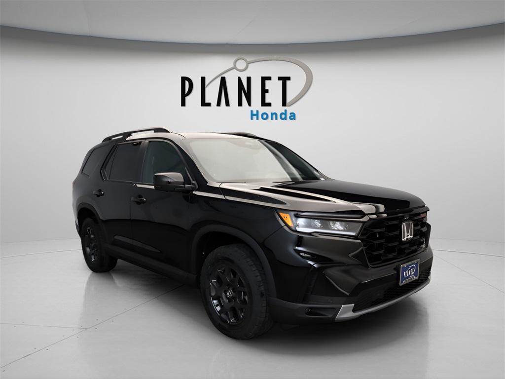 new 2025 Honda Pilot car, priced at $49,885