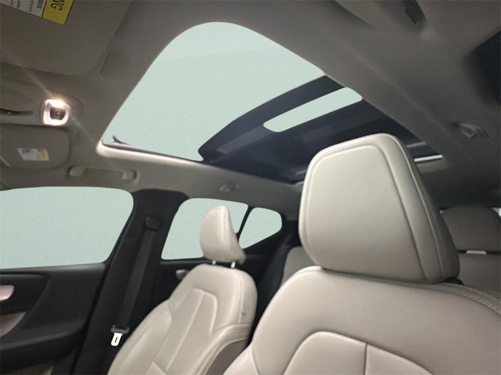 new 2020 Volvo XC40 car, priced at $25,000