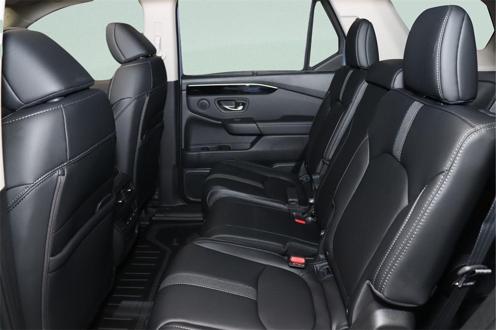 new 2025 Honda Pilot car, priced at $50,300