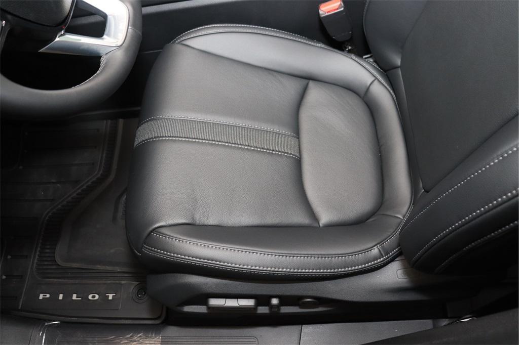 new 2025 Honda Pilot car, priced at $50,300