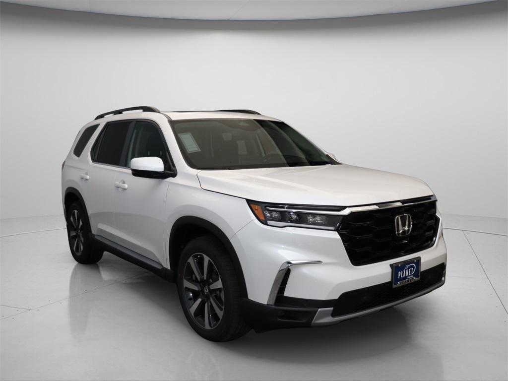 new 2025 Honda Pilot car, priced at $50,300