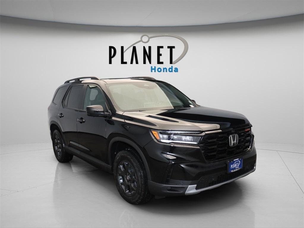 new 2025 Honda Pilot car, priced at $49,645