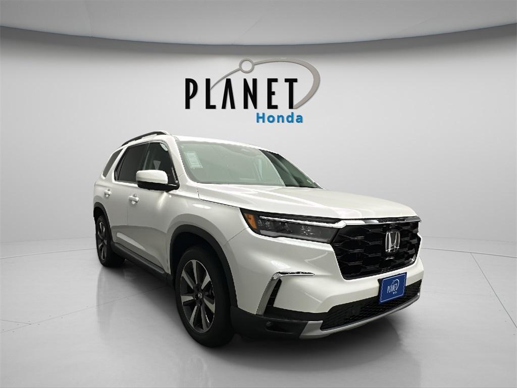 new 2025 Honda Pilot car, priced at $52,965