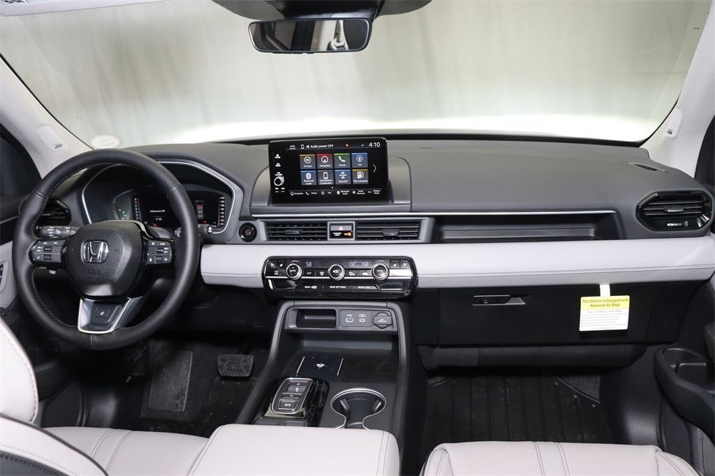 new 2025 Honda Pilot car, priced at $53,770