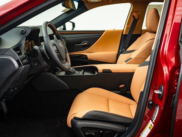 new 2025 Lexus ES 300h car, priced at $51,398