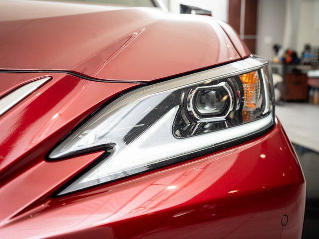 new 2025 Lexus ES 300h car, priced at $51,398