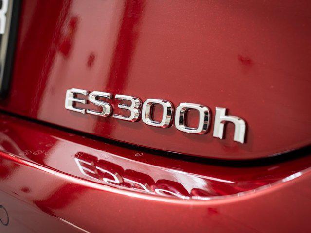 new 2025 Lexus ES 300h car, priced at $51,398
