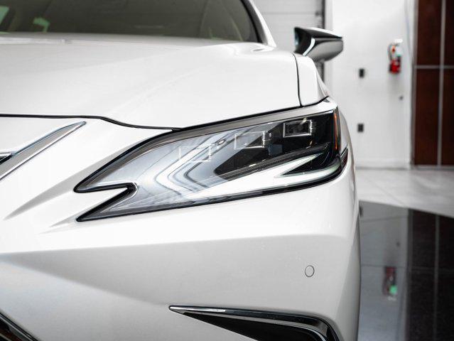 new 2025 Lexus ES 350 car, priced at $54,998