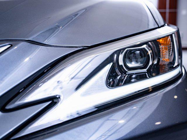 new 2025 Lexus ES 300h car, priced at $45,998