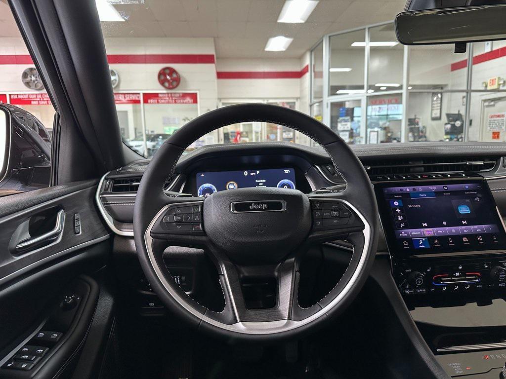 new 2025 Jeep Grand Cherokee car, priced at $42,980