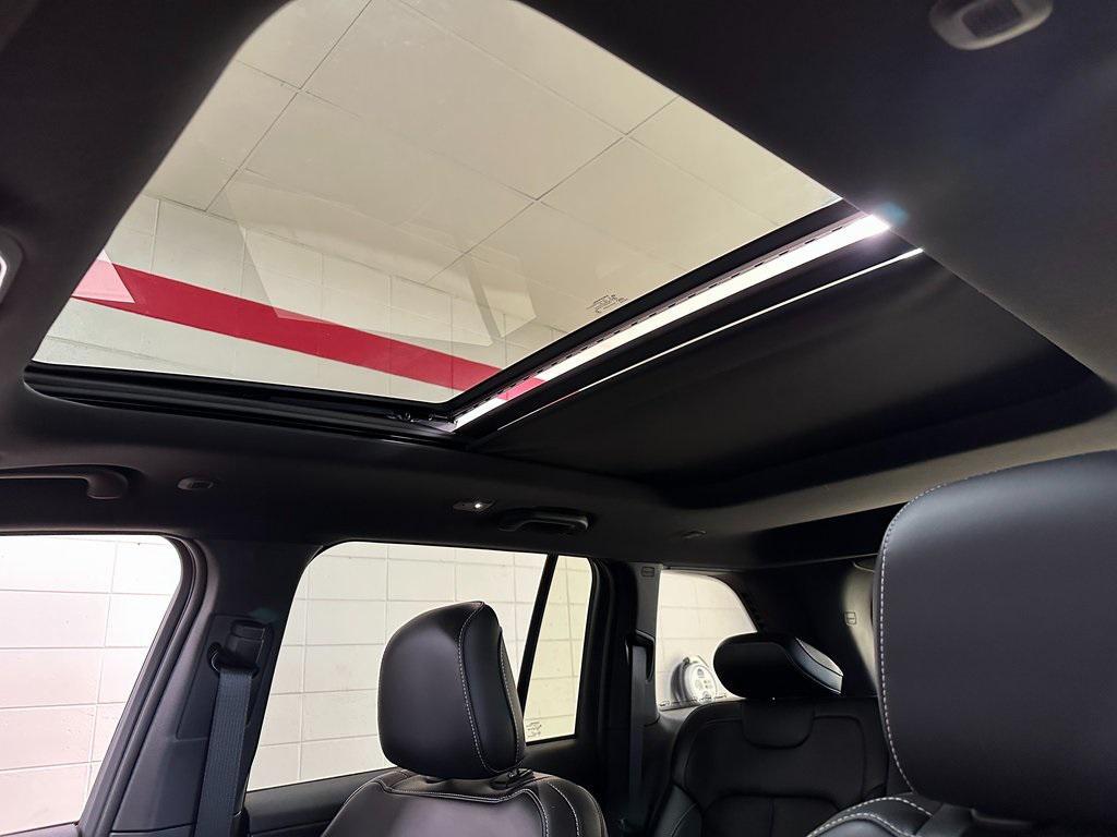 new 2025 Jeep Grand Cherokee car, priced at $43,035