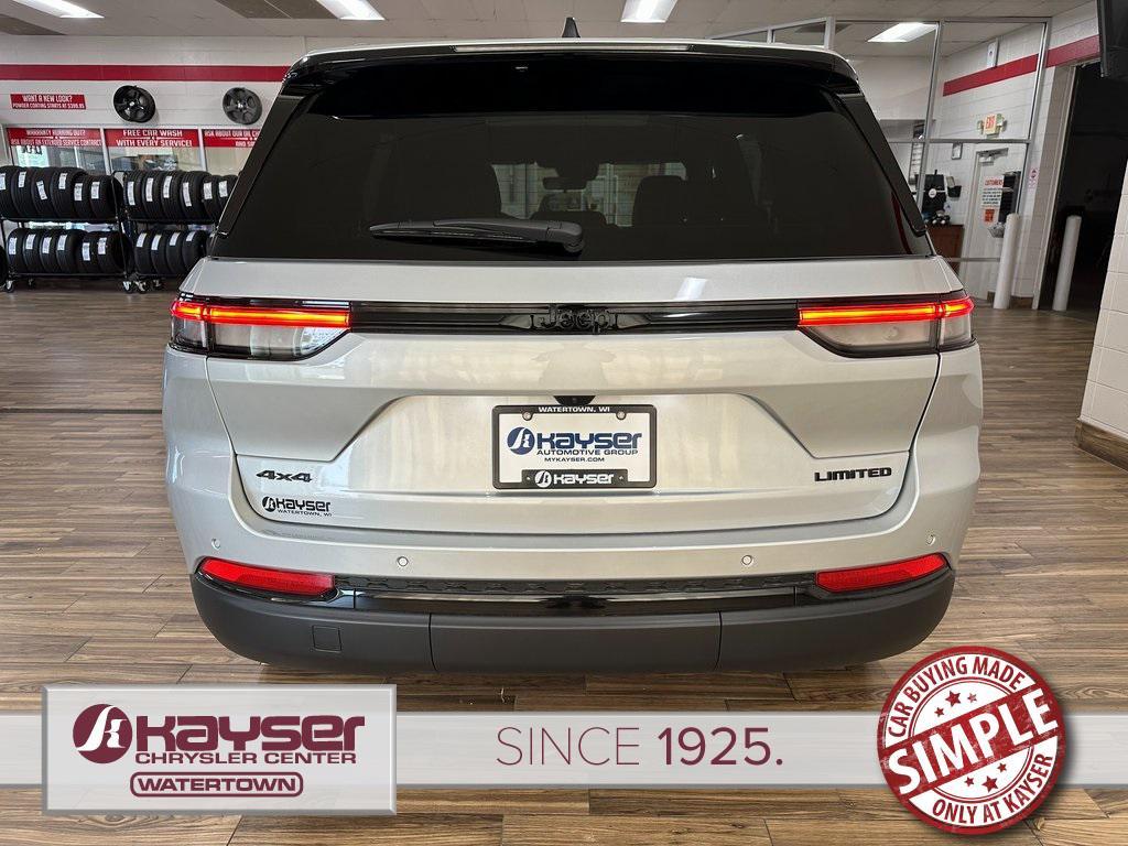 new 2025 Jeep Grand Cherokee car, priced at $42,980