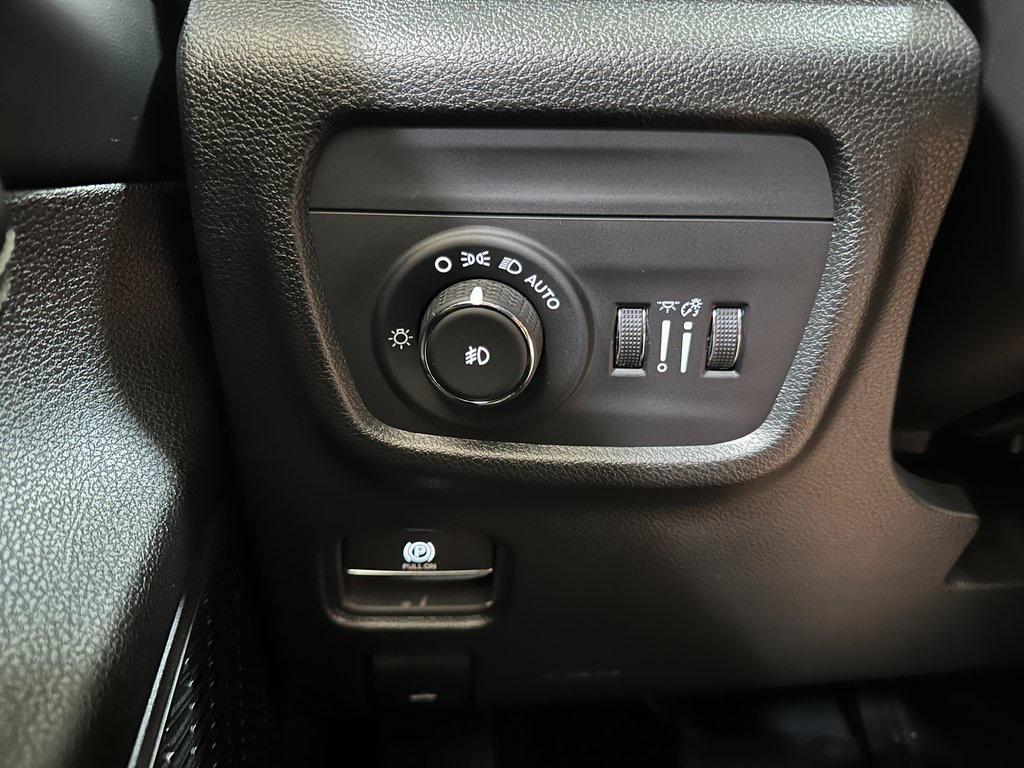 new 2025 Jeep Grand Cherokee car, priced at $42,980