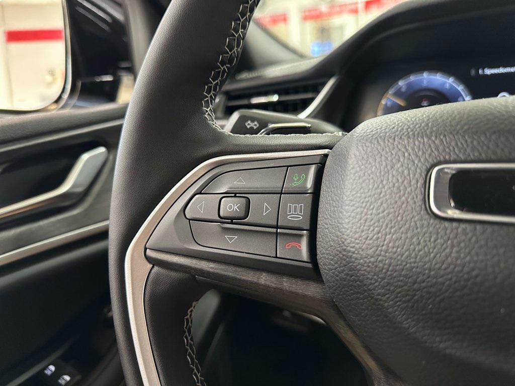 new 2025 Jeep Grand Cherokee car, priced at $42,980