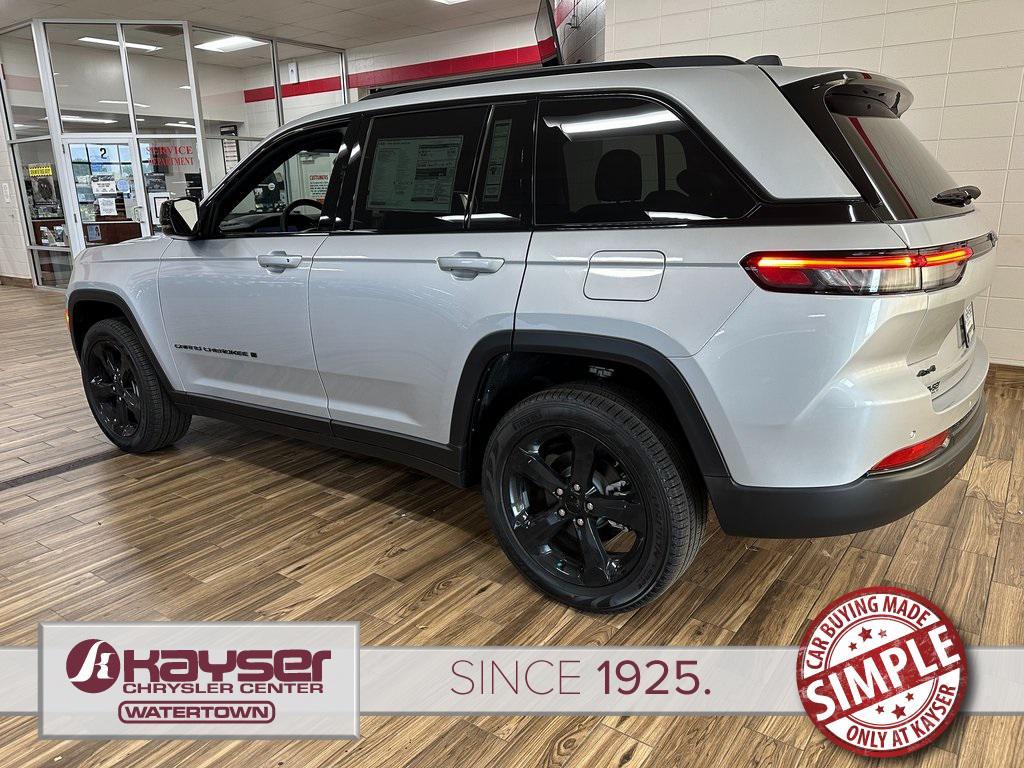 new 2025 Jeep Grand Cherokee car, priced at $42,980