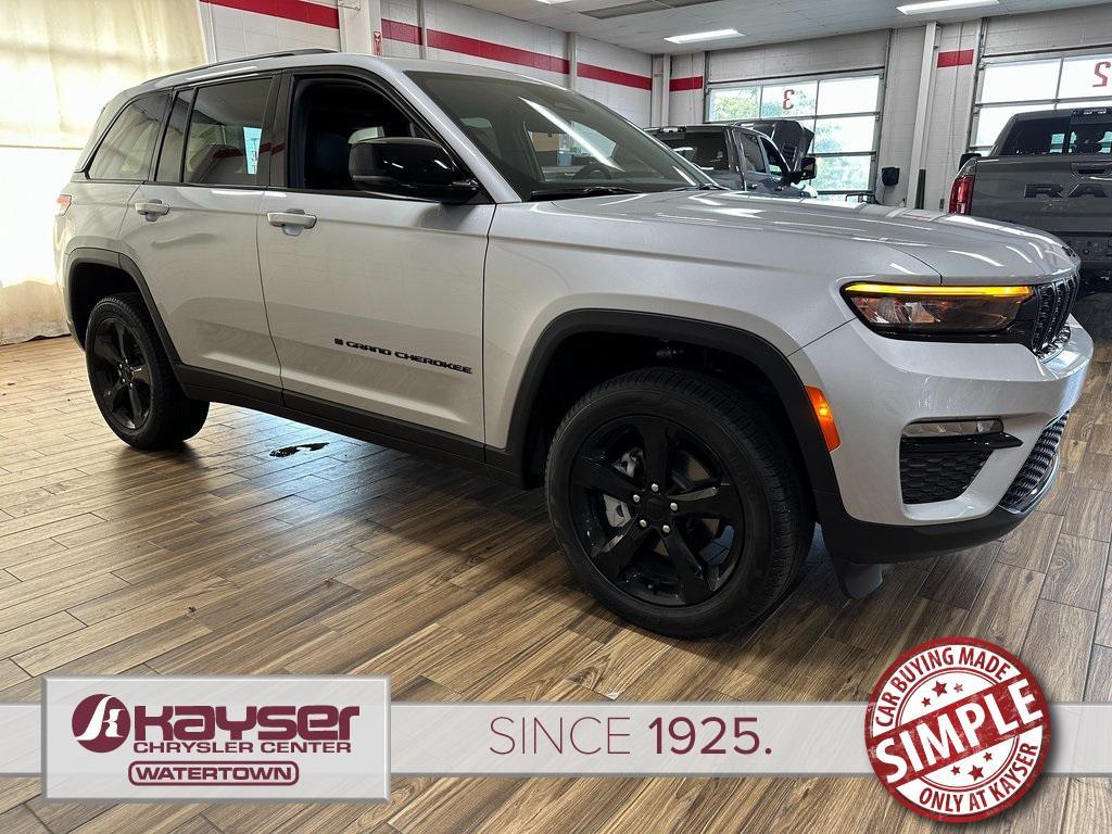 new 2025 Jeep Grand Cherokee car, priced at $42,980