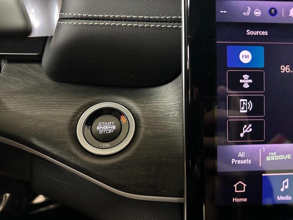 new 2025 Jeep Grand Cherokee car, priced at $42,980