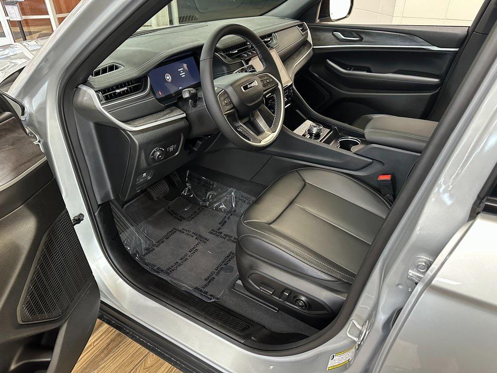 new 2025 Jeep Grand Cherokee car, priced at $42,980