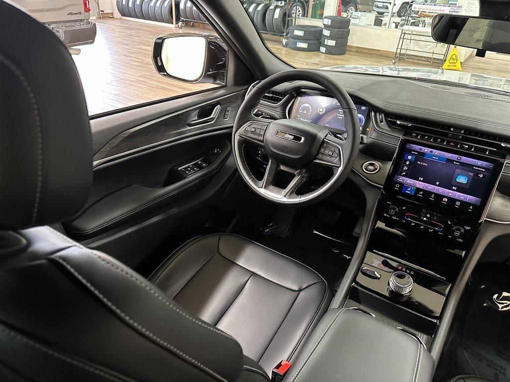 new 2025 Jeep Grand Cherokee car, priced at $42,980