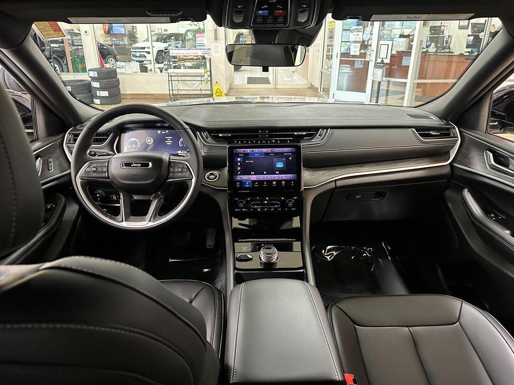 new 2025 Jeep Grand Cherokee car, priced at $42,980
