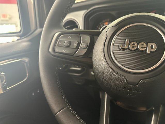 new 2025 Jeep Wrangler car, priced at $45,281