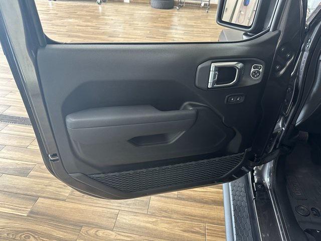 new 2025 Jeep Wrangler car, priced at $45,281