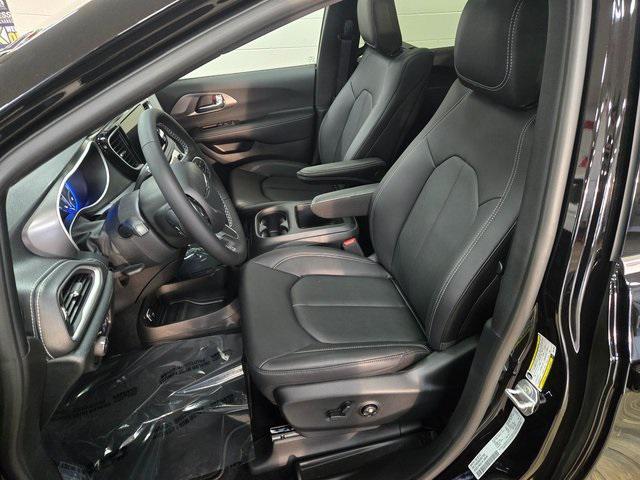 new 2025 Chrysler Pacifica car, priced at $48,668