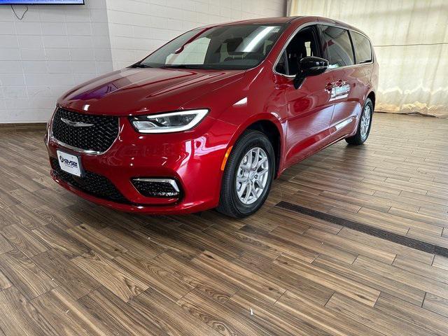 new 2025 Chrysler Pacifica car, priced at $44,940