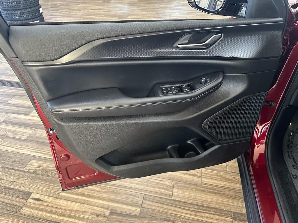 used 2024 Jeep Grand Cherokee car, priced at $34,590