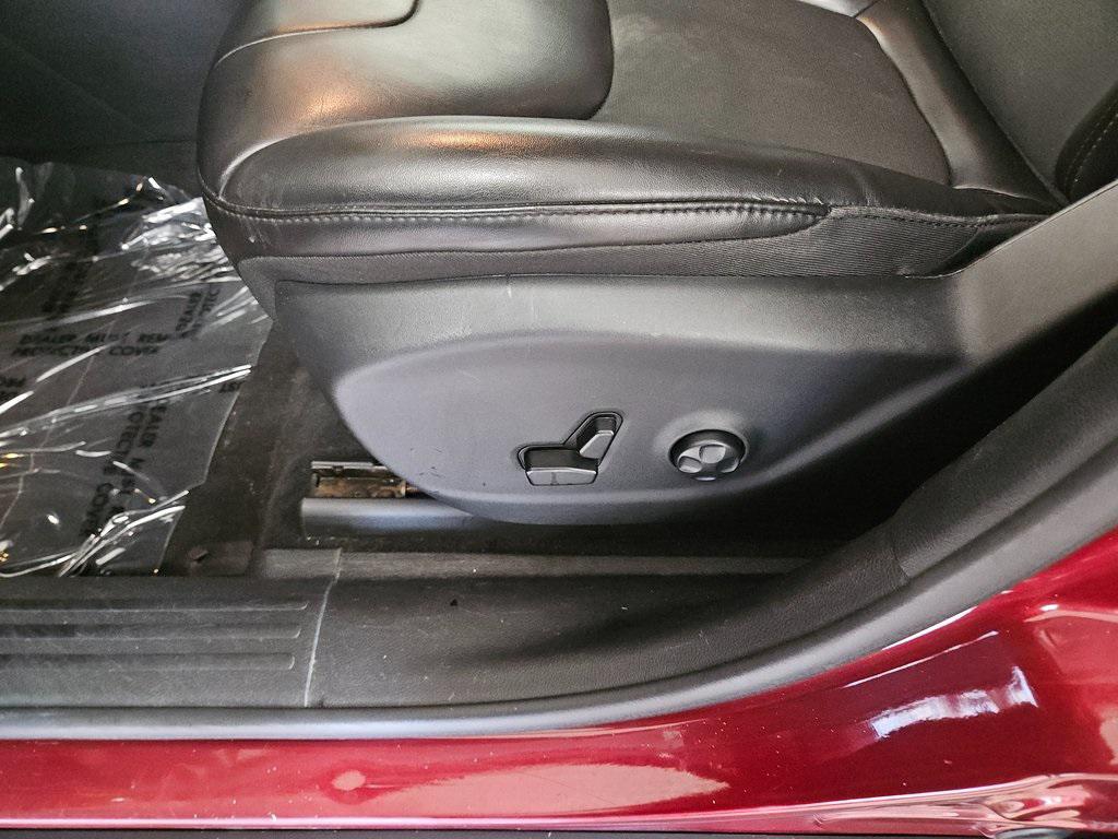 used 2019 Jeep Cherokee car, priced at $15,279