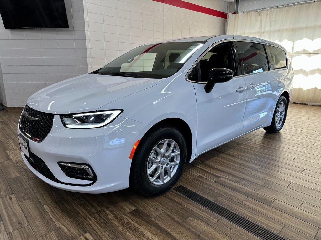 new 2026 Chrysler Pacifica car, priced at $39,725