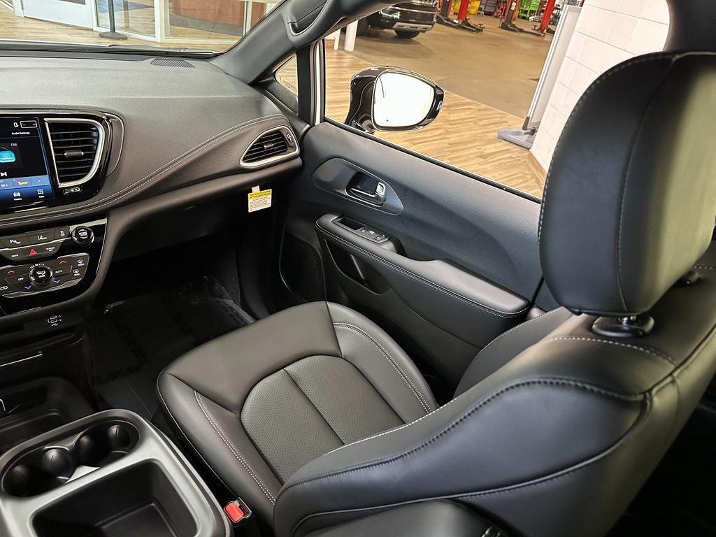 new 2026 Chrysler Pacifica car, priced at $39,725