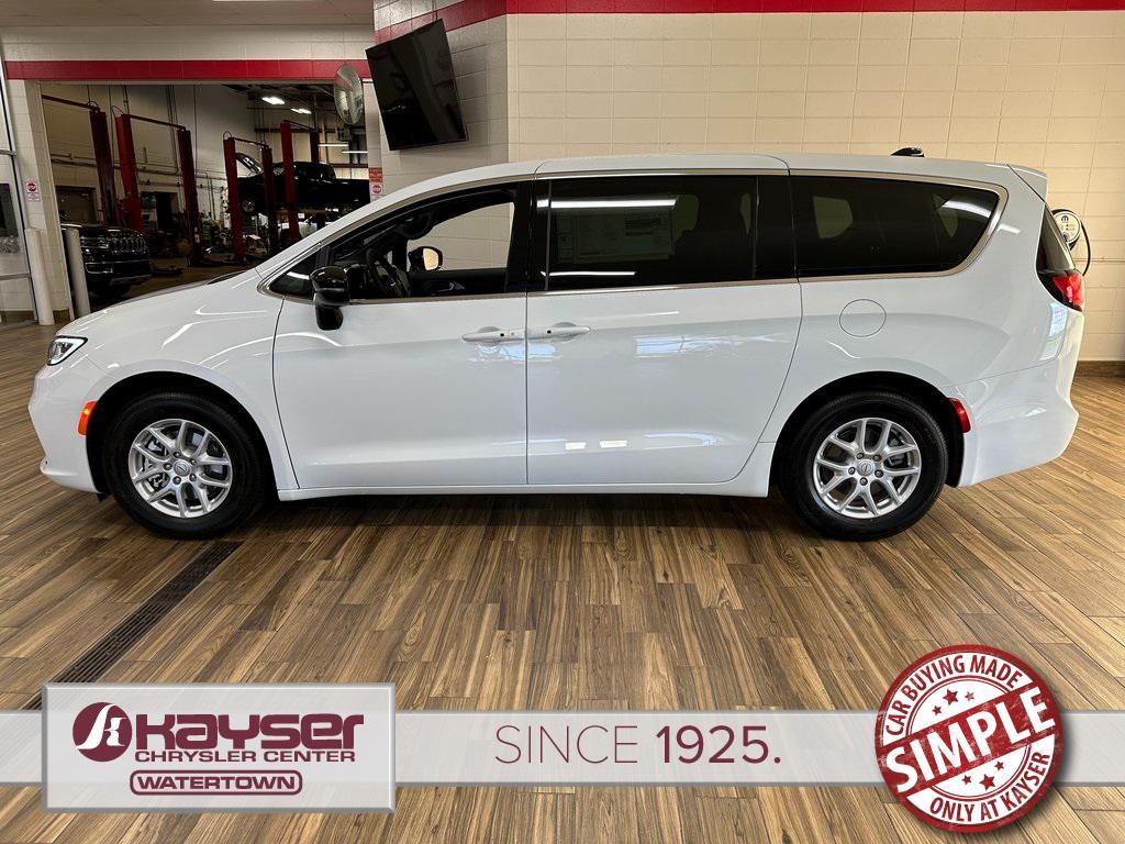 new 2026 Chrysler Pacifica car, priced at $39,725