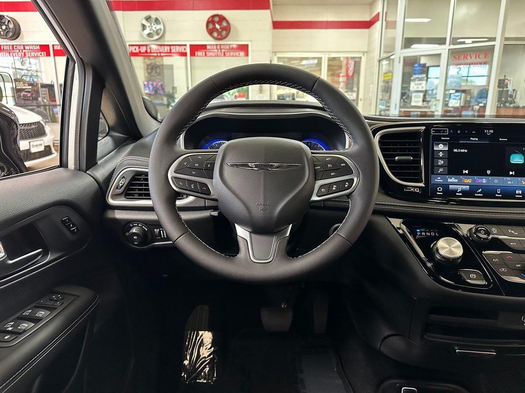 new 2026 Chrysler Pacifica car, priced at $39,725