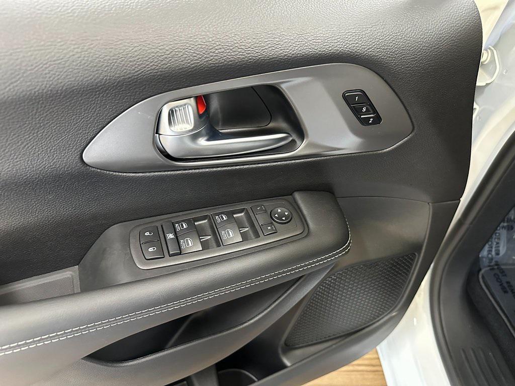 new 2026 Chrysler Pacifica car, priced at $39,725