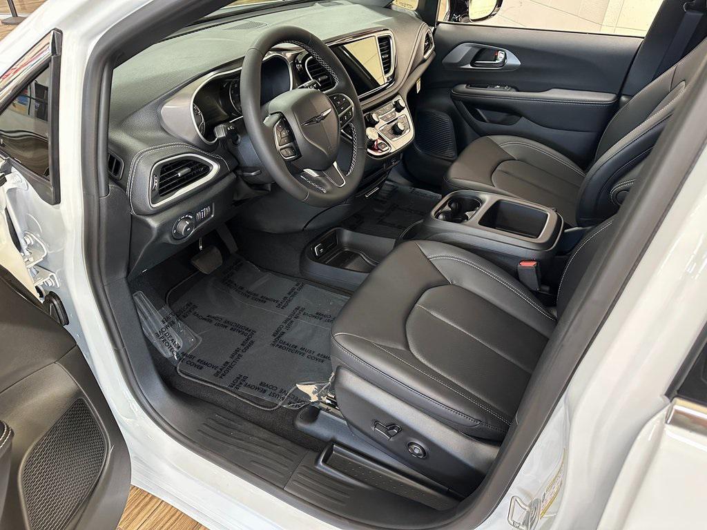new 2026 Chrysler Pacifica car, priced at $39,725