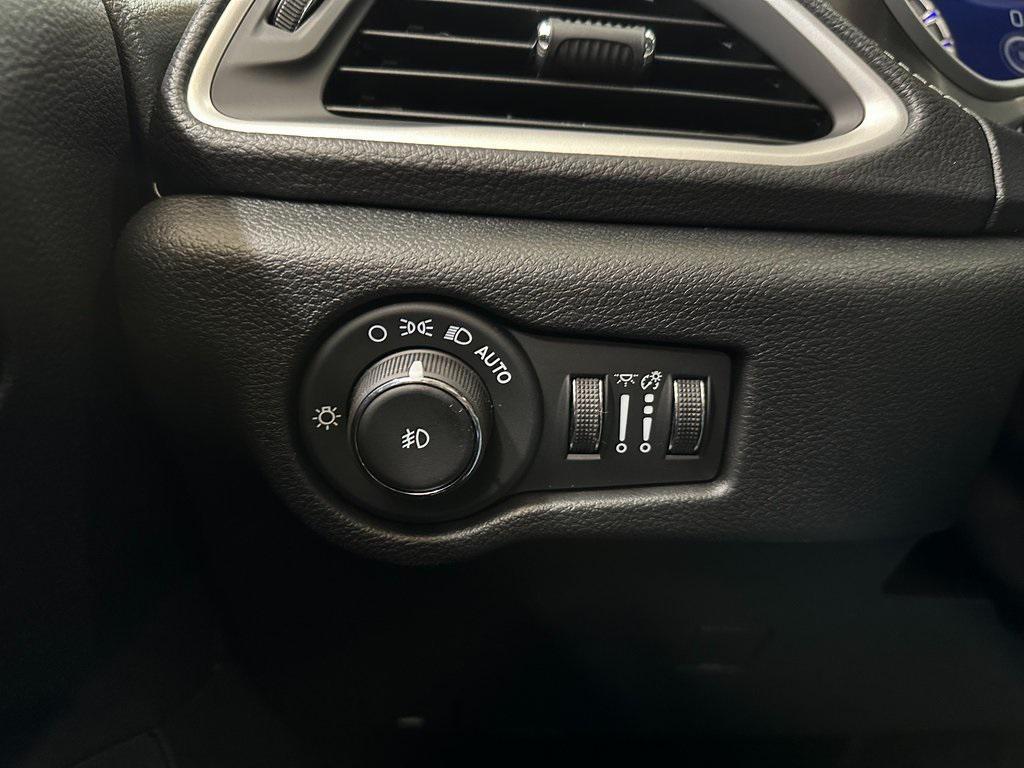 new 2026 Chrysler Pacifica car, priced at $39,725
