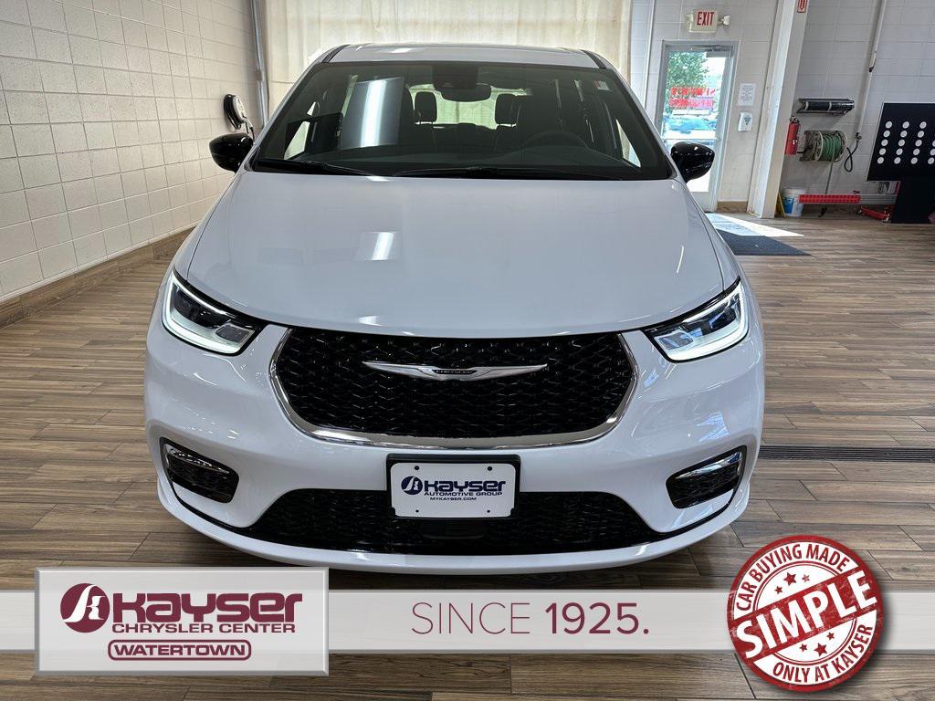 new 2026 Chrysler Pacifica car, priced at $39,725