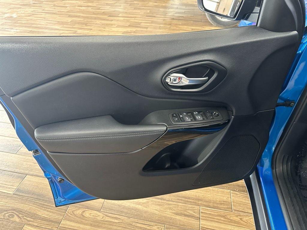 used 2023 Jeep Cherokee car, priced at $24,337