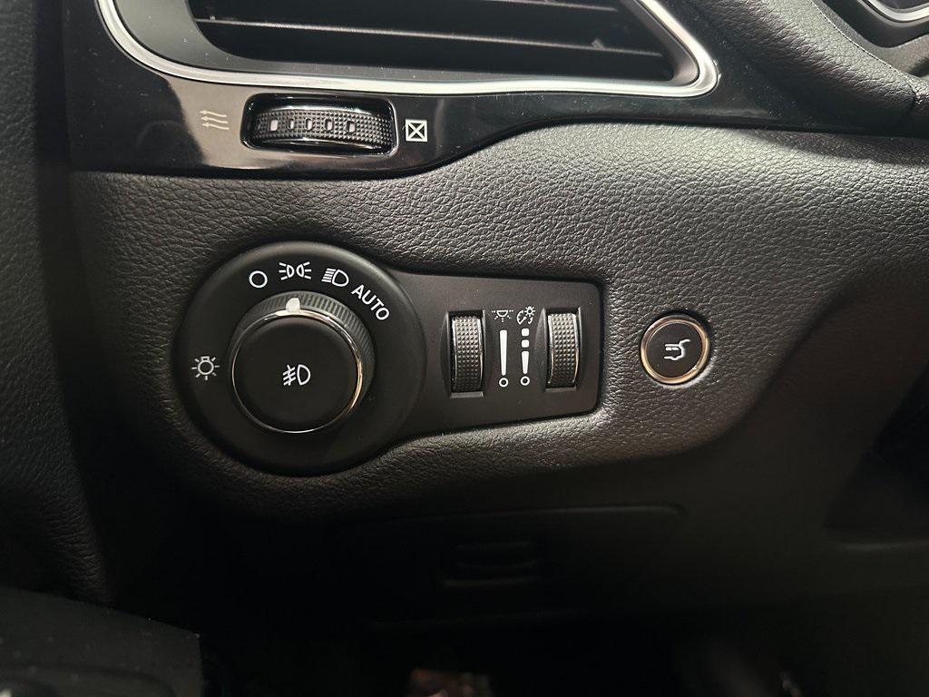 used 2023 Jeep Cherokee car, priced at $24,337