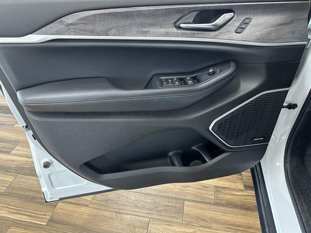 used 2022 Jeep Grand Cherokee car, priced at $30,199