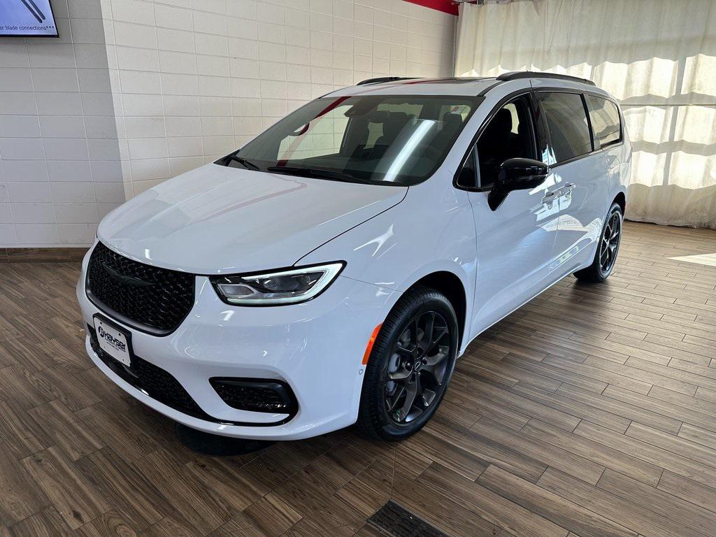 new 2026 Chrysler Pacifica car, priced at $51,273