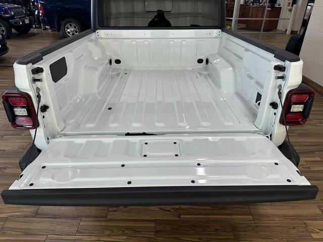 new 2025 Jeep Gladiator car, priced at $51,580