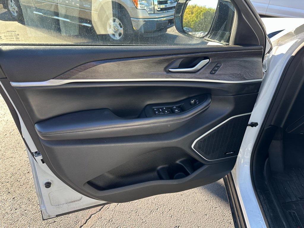 used 2021 Jeep Grand Cherokee L car, priced at $27,071