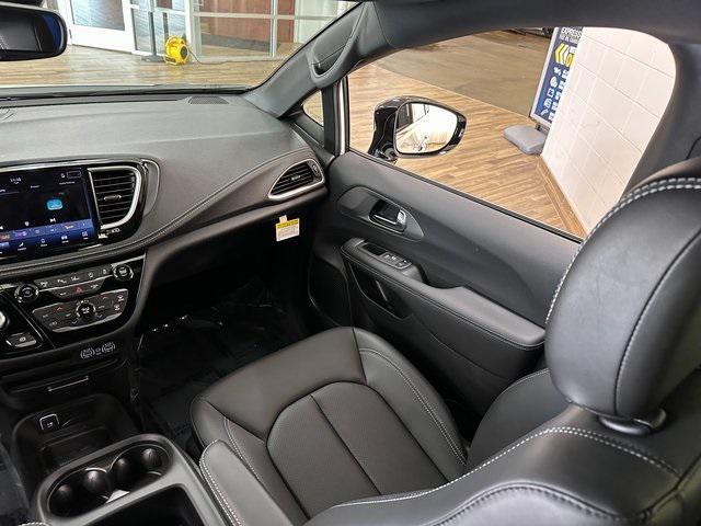 new 2025 Chrysler Pacifica car, priced at $48,420