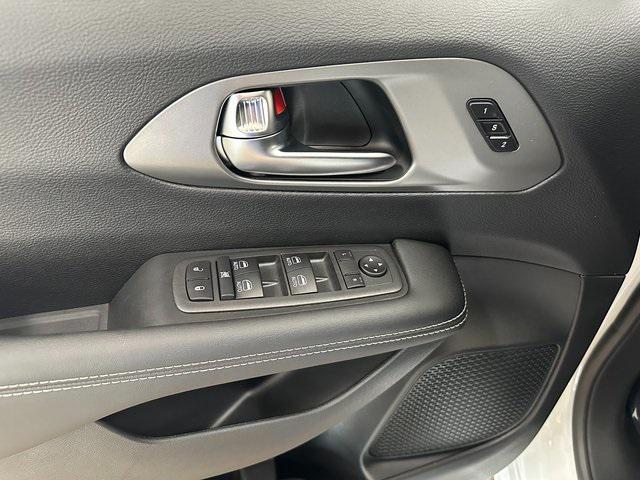 new 2025 Chrysler Pacifica car, priced at $48,420