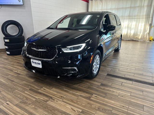 new 2025 Chrysler Pacifica car, priced at $40,995