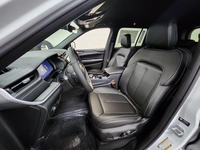 new 2025 Jeep Grand Cherokee car, priced at $50,520